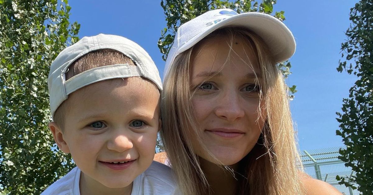 Під Києвом батько забрав малюка у матері. На фото - мама з малюком Дмитриком / © из соцсетей