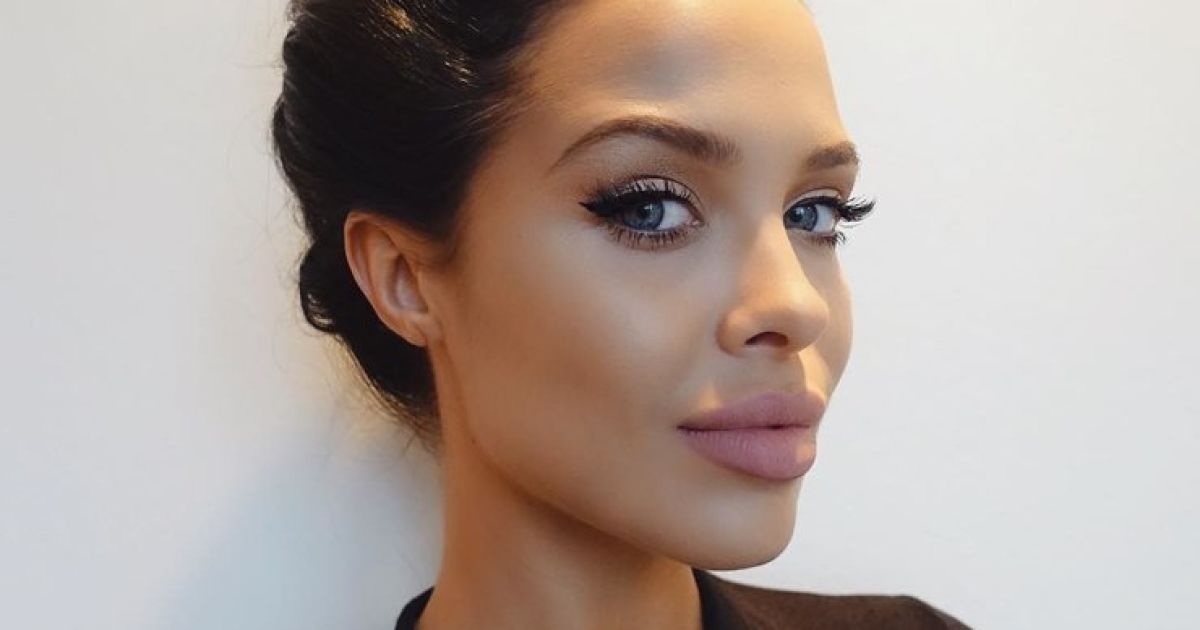 Сеть покорила "двойник" Джоли с аппетитными формами