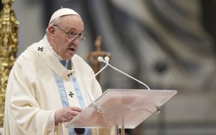 Папа Франциск назвав війну в Україні  "безглуздим конфліктом" і закликав негайно припинити його