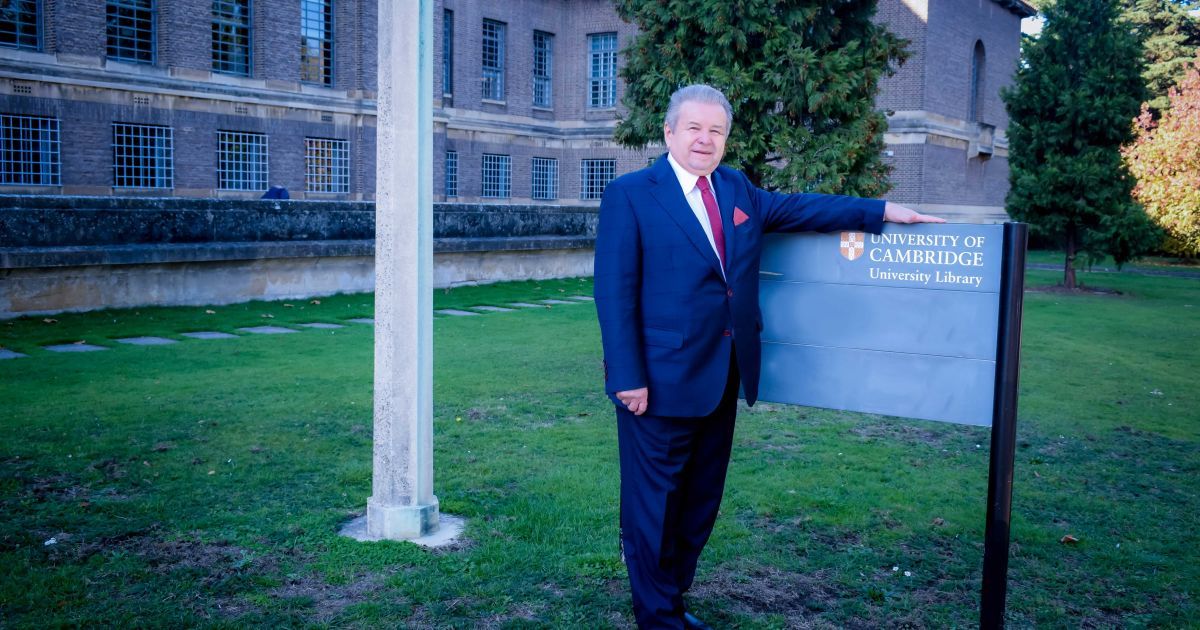 Поплавский презентовал свою книгу "Ректор" в Кембриджском университете
