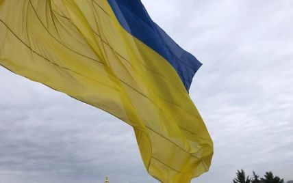 В Одесі хлопець знімав прапори України: мотив його вчинку дивує