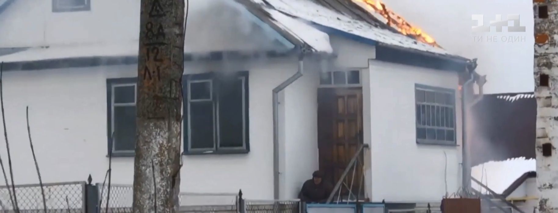 Пенсіонер на Житомирщині підпалив власний будинок і застрелився на очах пожежників