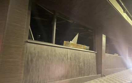 "Фортеця" Boho впала: розпочався демонтаж незаконної тераси скандального ресторану (фото)