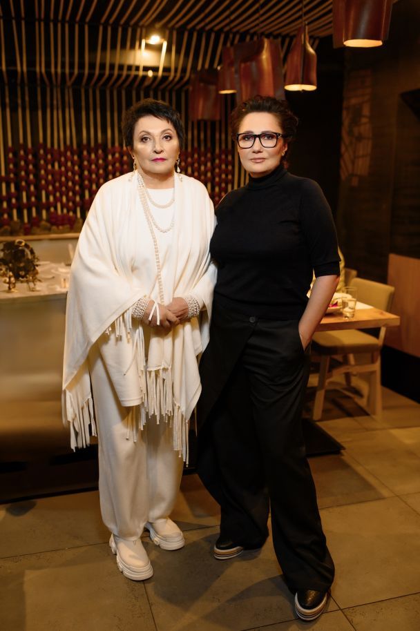 Елена Мозговая с мамой / © facebook.com/olenamozgova