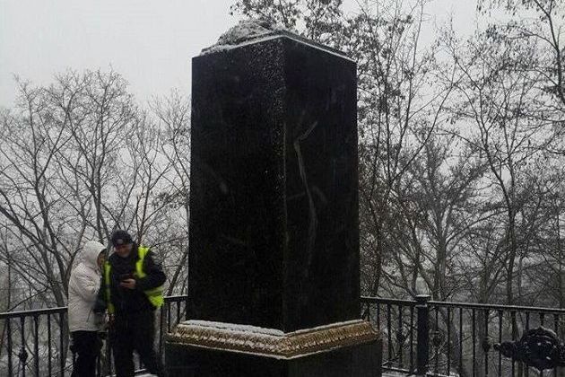 Полиция Чернигова нашла 100-килограммовый бронзовый бюст Коцюбинского и Пушкина
