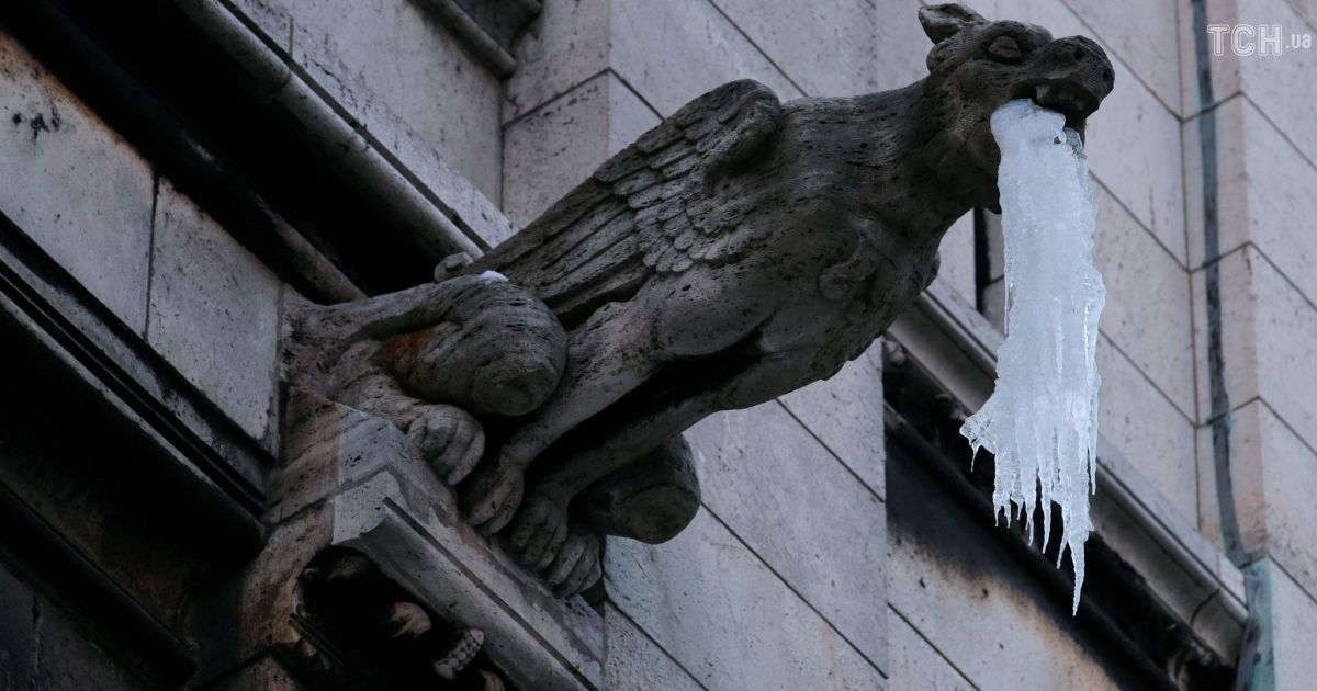 Бурулькова загроза: центр Києва став небезпечною для пересування зоною