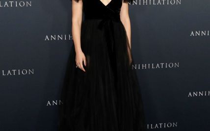 В красивом платье с глубоким декольте: Натали Портман на премьере фильма в Лос-Анджелесе