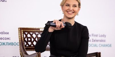 В черной блузке и с улыбкой: Елена Зеленская на деловой встрече
