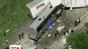 В США автобус с туристами попал в аварию