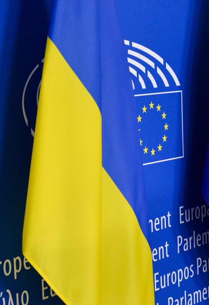 Флаги Украины и Евросоюза