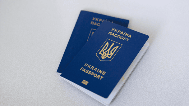 Когда нужно сменить паспорт-книжечку на ID-карту: обязательно ли это делать в 2025 году