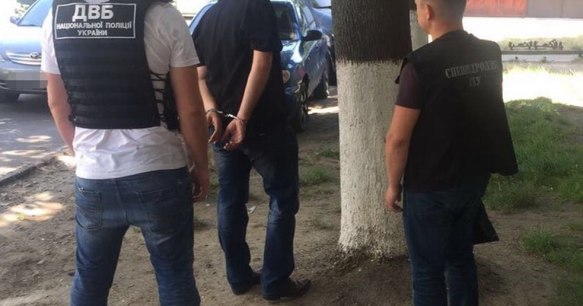 На Одесчине задержали полицейских, которые требовали взятку и угрожали тюрьмой