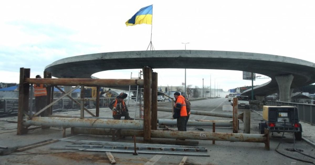 В Стоянке под Киевом полностью восстановили взорванный мост: движение открыли в обе стороны