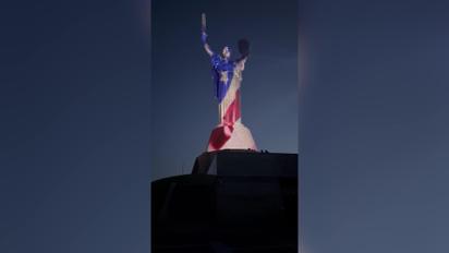Монумент "Батьківщина-Мати" у Києві підсвітили кольорами українського та американського прапорів
