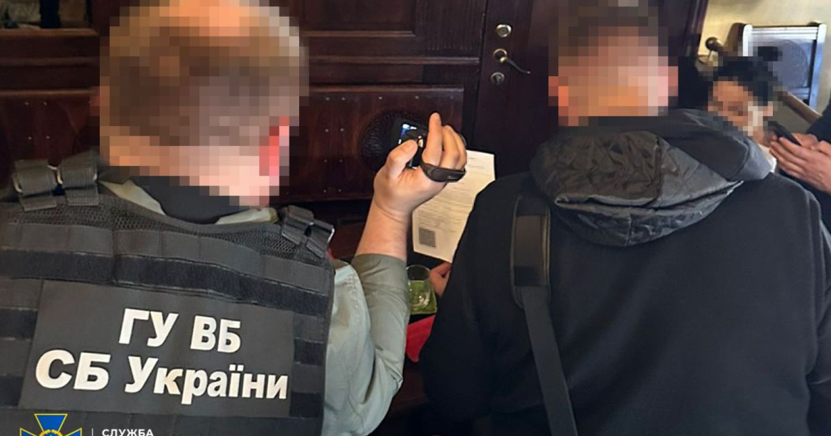 СБУ затримала ділків, які пропонували полковнику Служби безпеки 1 млн доларів хабаря