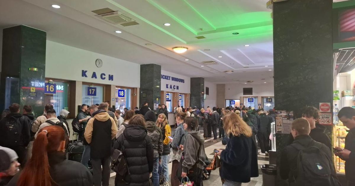 Очереди в железнодорожные кассы