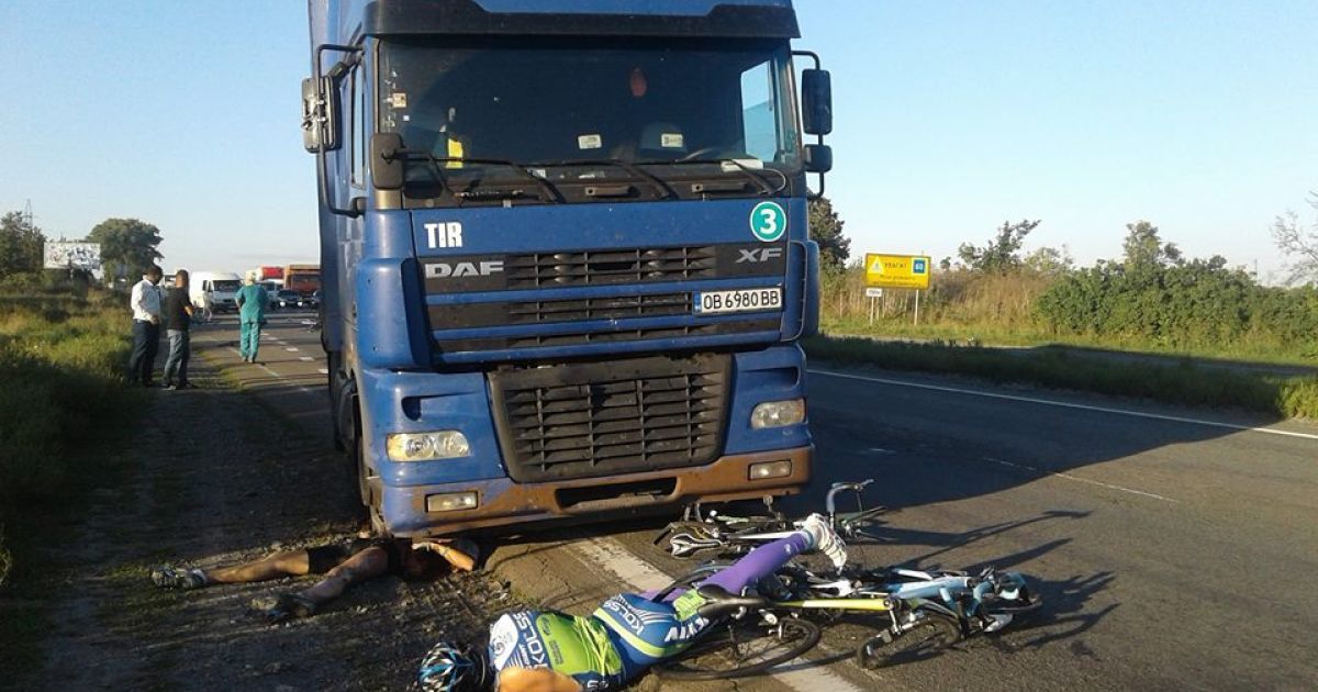 Под Броварами фура сбила группу велосипедистов