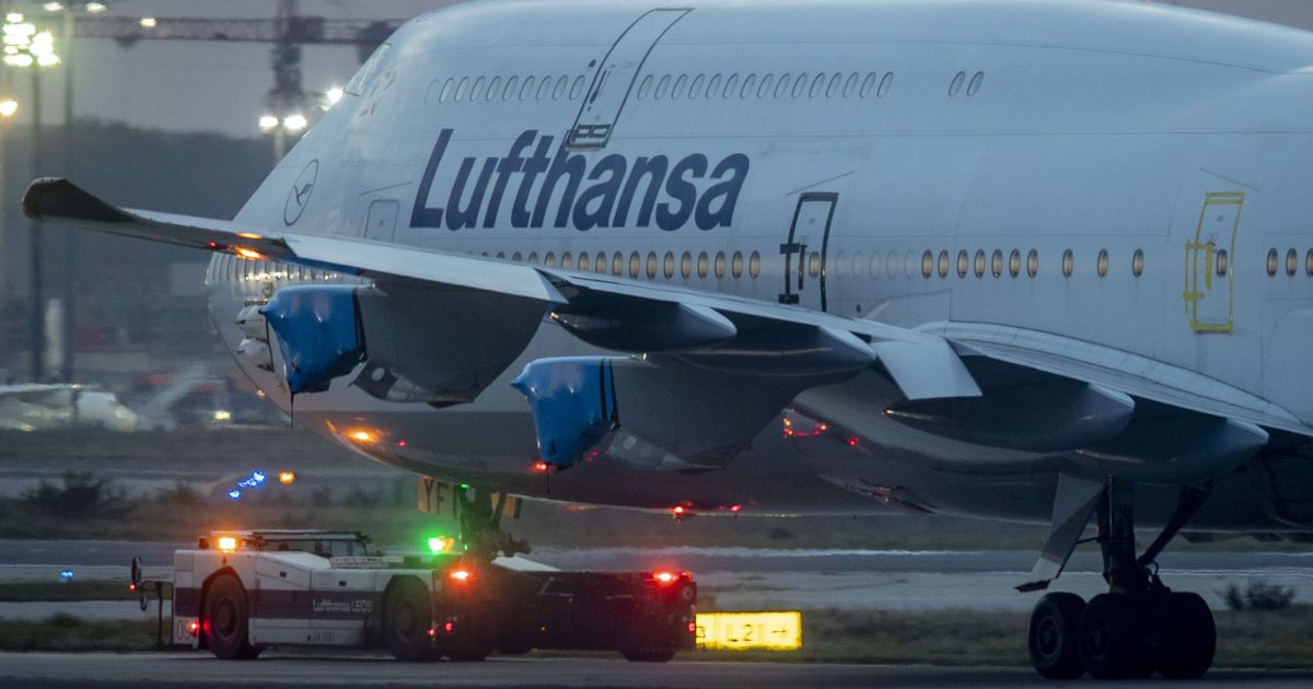 Без "дамы и господа": авиакомпания Lufthansa меняет приветствия на своих рейсах