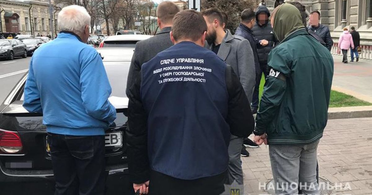Главного специалиста НБУ задержали на взятке в $50 тысяч