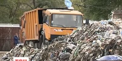 Жителі столичної Дарниці задихаються від смороду сміттєзвалища, яке вважають незаконним