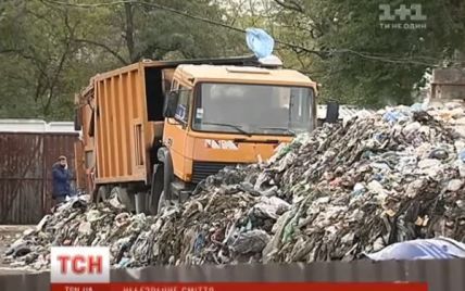 Жителі столичної Дарниці задихаються від смороду сміттєзвалища, яке вважають незаконним