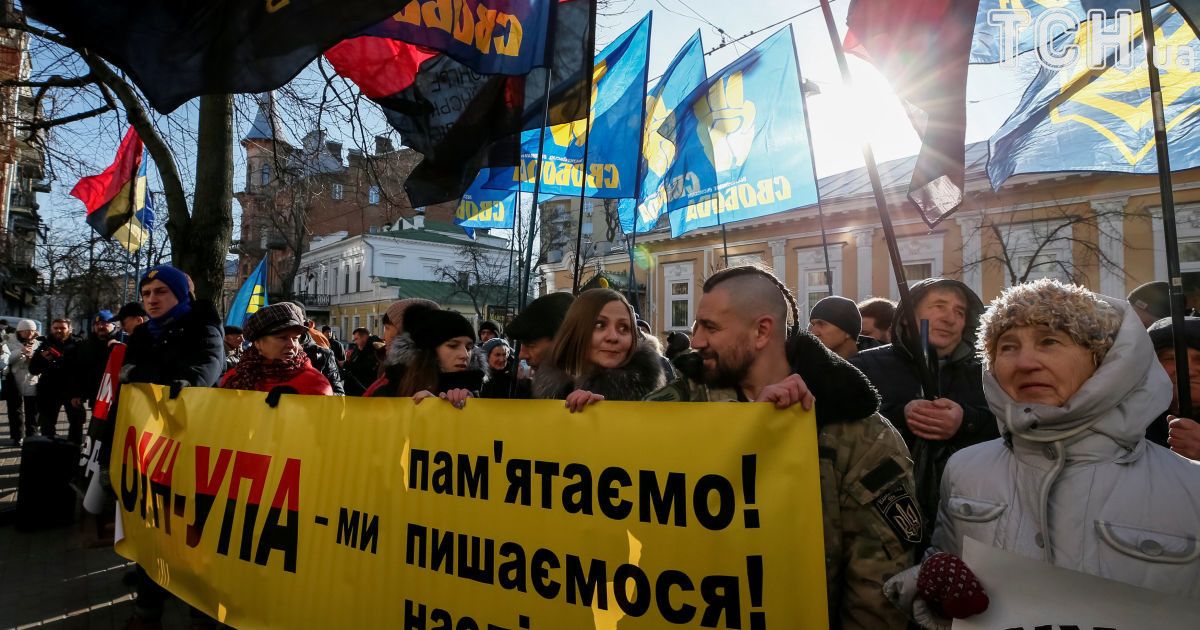 Мітинг під посольством Польщі_5 / © Reuters