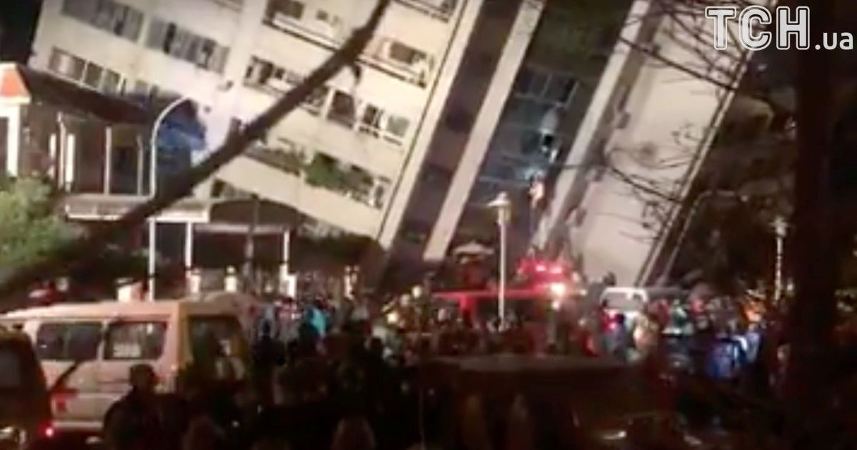 Землетрус на Тайвані: двоє загиблих, більше 100 травмованих та похилені багатоповерхівки