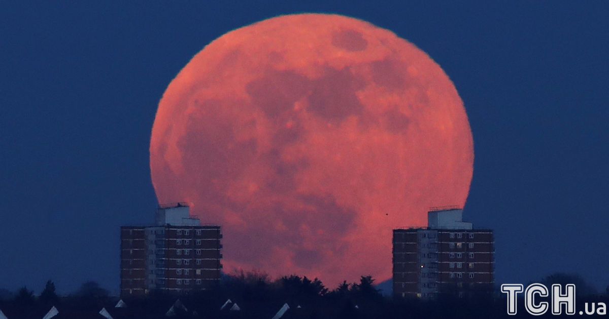 Кривавий місяць