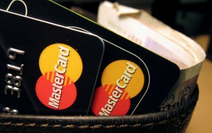 В оккупированном Крыму последний банк перестал обслуживать карты Visa и MasterCard