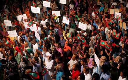 Кризис на Мальдивах: в стране объявлено чрезвычайное положение
