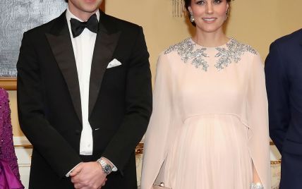 Кембриджи на торжественном приеме: новый роскошный образ беременной герцогини Кэтрин