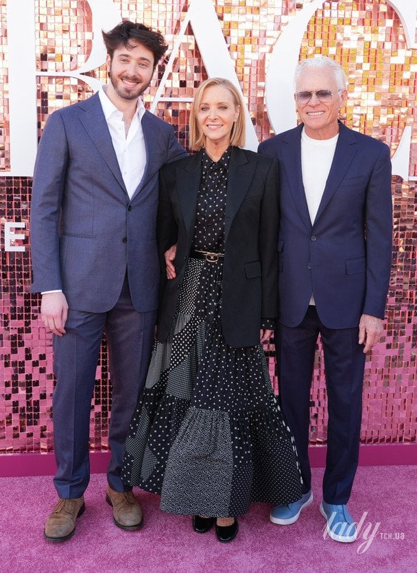 Ліза Кудров з сином Джуліаном та чоловіком Мішелем Стерном / © Associated Press