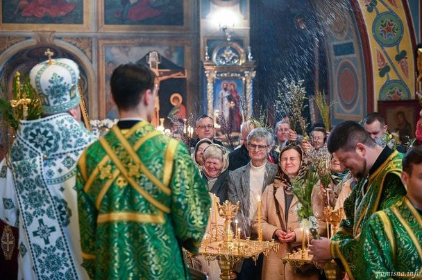 Вербна неділя: як довго слід зберігати освячену вербу і що робити з торішньою