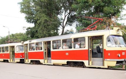 У Києві трамвай переїхав людину на пішохідному переході