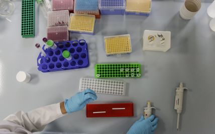Британські науковці тестують вакцину-спрей від COVID-19