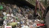 На Рівненщині перекинулася вантажівка, яка везла львівське сміття до Києва