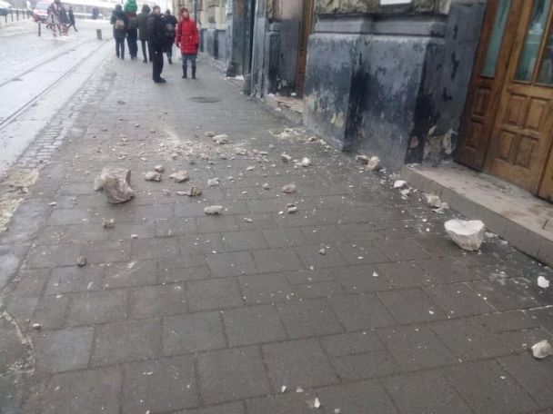 Обвал фасада в Львове