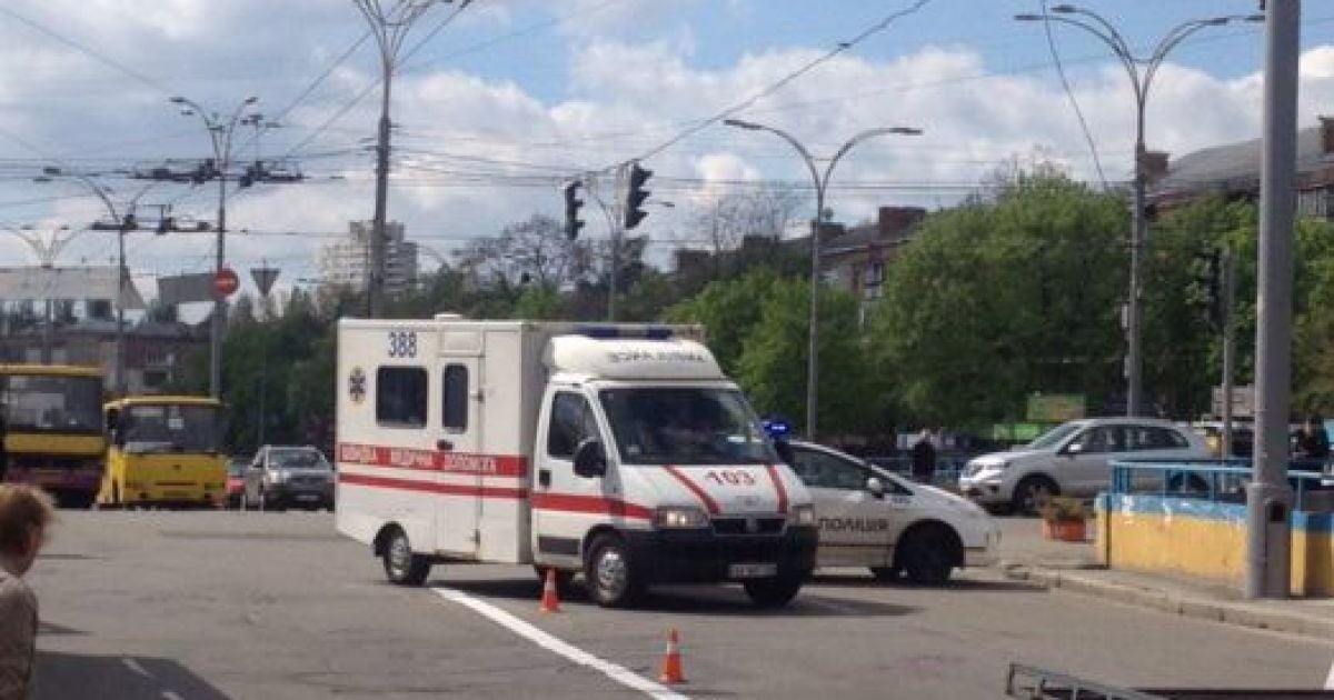 В Киеве патрульные сбили женщину, которая перебегала дорогу