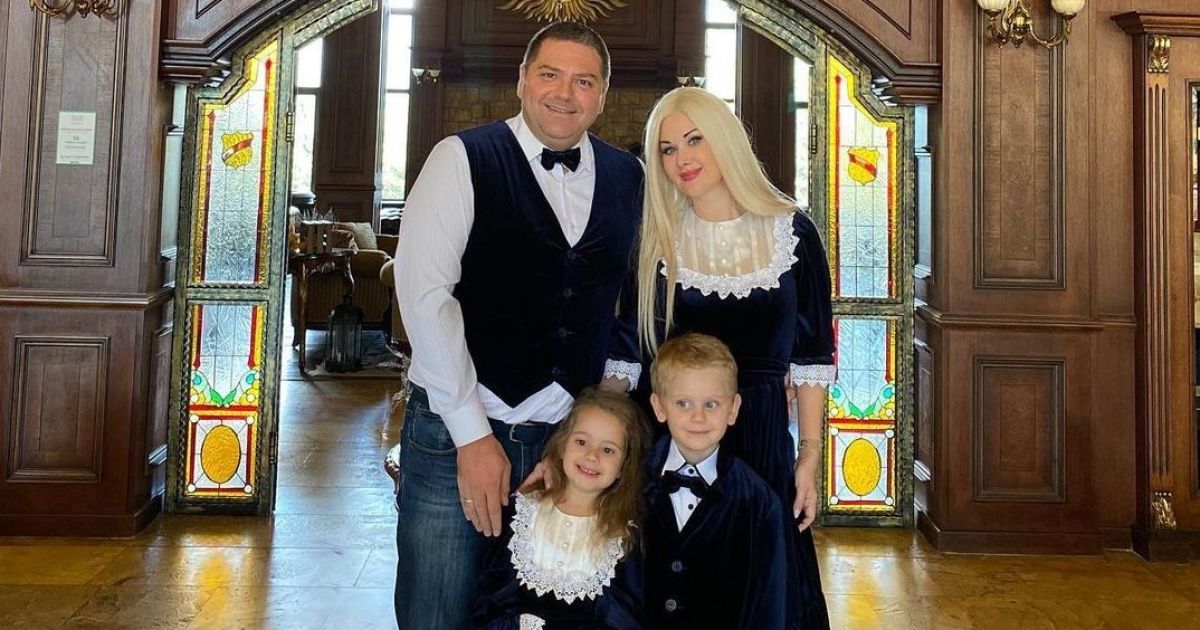 Екатерина Бужинская с мужем и детьми