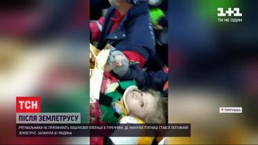 Після землетрусу: в Ізмірі з-під завалів дістали живу 3-річну дівчинку