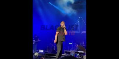 Лидер группы "Друга Ріка" Валерий Харчишин упал со сцены прямо на зрителей