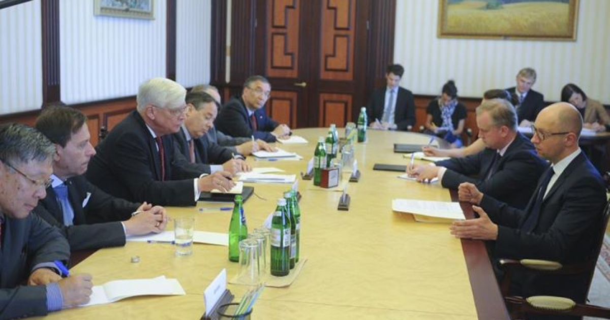 Яценюк закликав послів "Великої сімки" підтримати Україну.