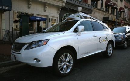 В аварии беспилотного автомобиля Google впервые пострадали люди