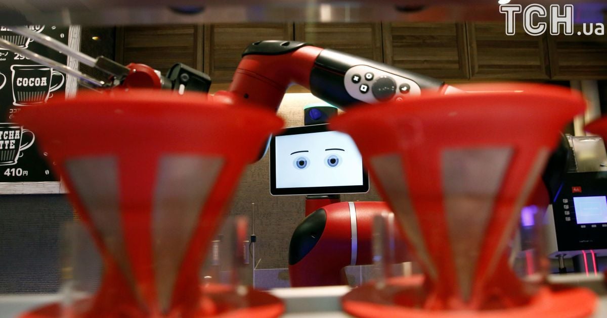 У Японії відкрилася перша у світі кав'ярня, де напої готують роботи