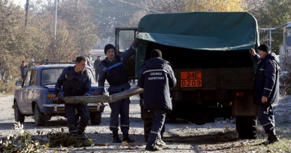 Сватово разгромлено из-за взрывов снарядов на военном складе. / © УНИАН