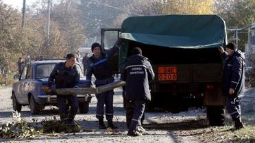 Сватове розгромлене через вибухи снарядів на військовому складі. / © УНІАН