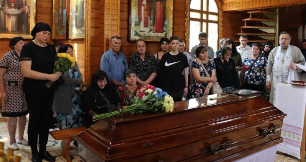 У Красилові на Хмельниччині прощалися із загиблим військови Іваном Кушніруком. ФОТО: Красилівська міська рада/Фейсбук
