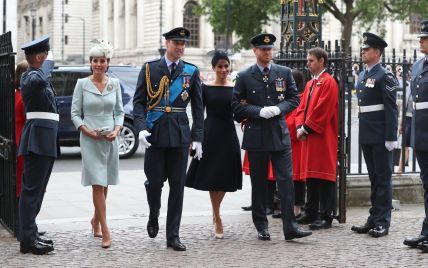 Стримана Меган та втомлена Кейт: британські монархи відвідали святкову церковну службу