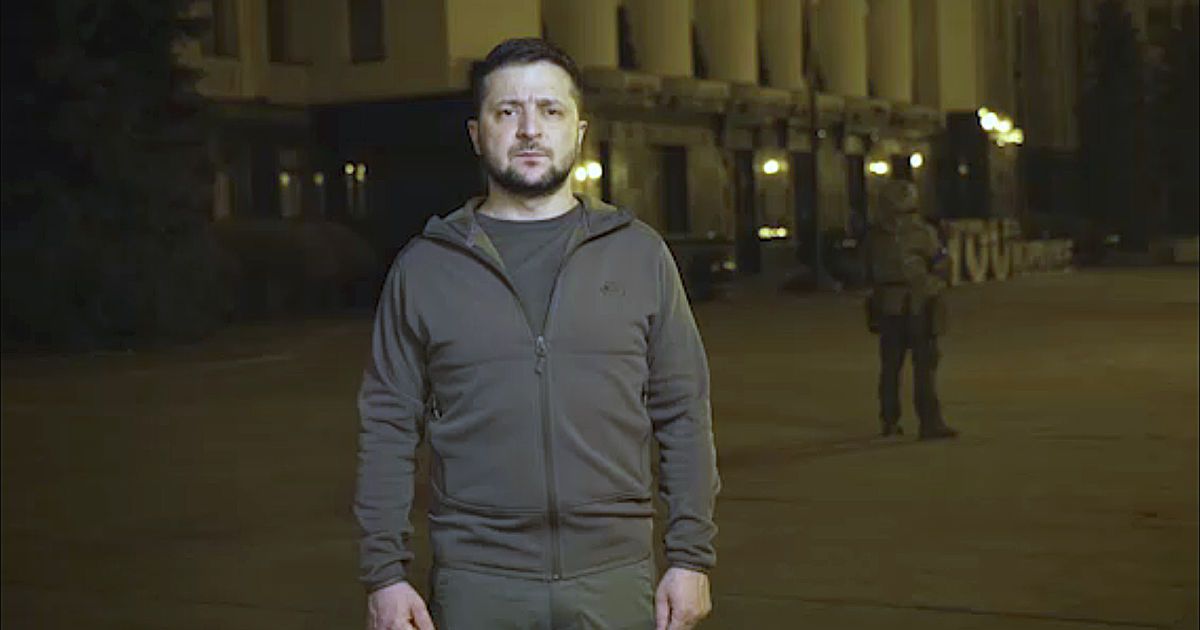 "Трупи гниють просто на вулицях, це жах" - Зеленський про цинічне ставлення Путіна до своїх солдатів, яких відправив до України