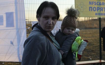 Польша будет платить украинским беженцам по 500 злотых помощи на каждого ребенка